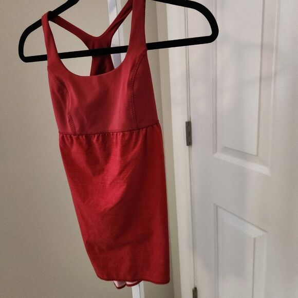 Lululemon Venus Tank, Size 4, Cranberry - Picture 2 of 11
